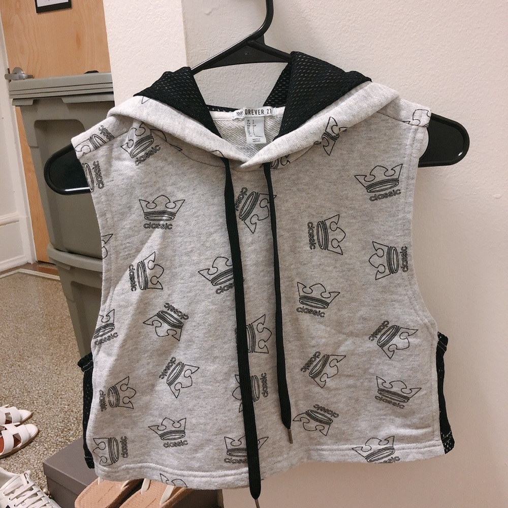 Cropped Sleeveless Hoodies